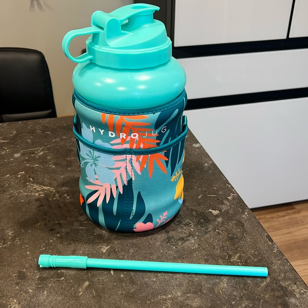 🌺 HydroJug with Sleeve
